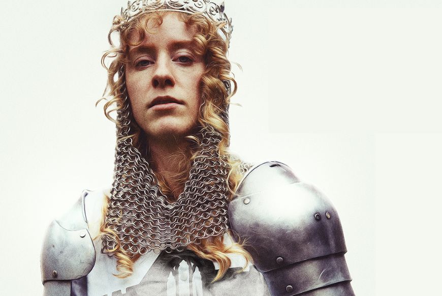 Person in knight armour and crown